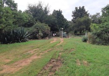 112-hectare farm for sale in Brits with 4 boreholes and 3 houses near Hartebeespoort Dam.