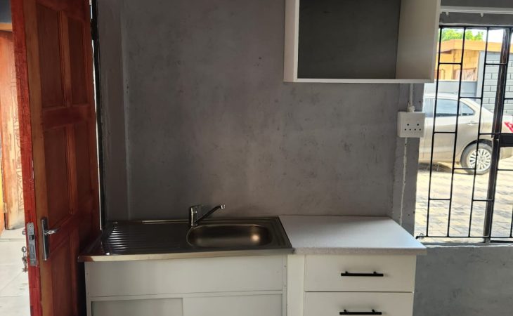 This well-maintained bachelor room to rent in Meriting Ext 1 is the ideal space for a couple or small family seeking comfort & affordability.