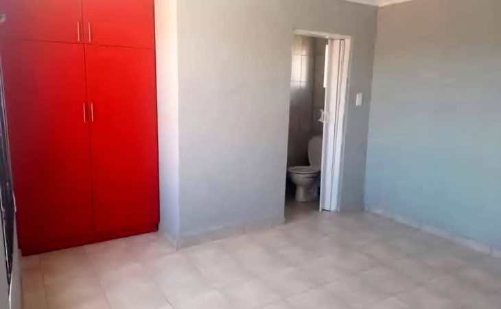 Bachelor room to rent in Protea Glen Ext 26