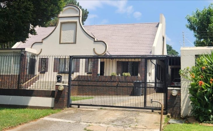 Beautiful 3 bedroom house for sale in Linmeyer, Johannesburg South