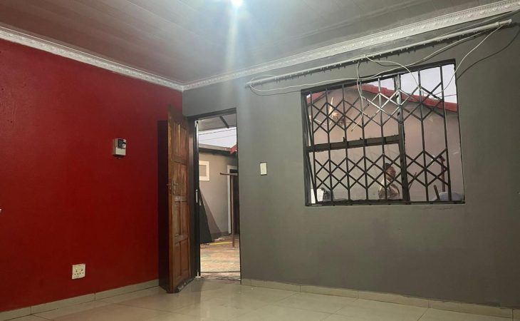 Spacious bachelor room to rent in Protea Glen Ext 24