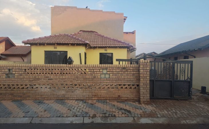 Lovely 2 bedroom house to rent in Protea Glen Ext 3