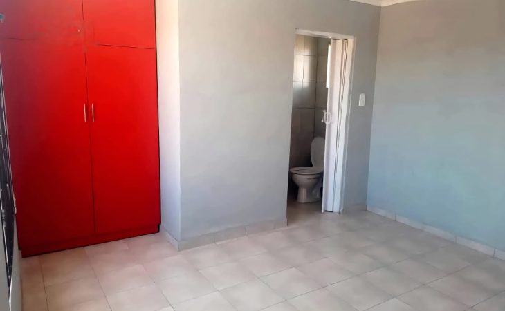 Beautiful bachelor room to rent in Protea Glen Ext 26