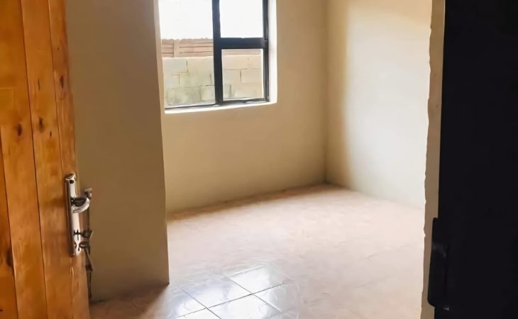 Spacious ensuite room to rent in Protea Glen Ext 11