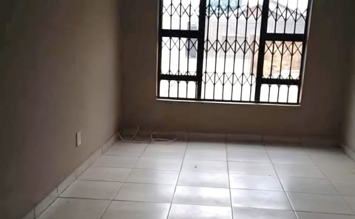 Spacious garage to rent in Dobsonville Ext 3