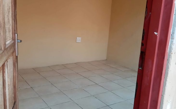 Medium-sized room to rent in Protea Glen Ext 3