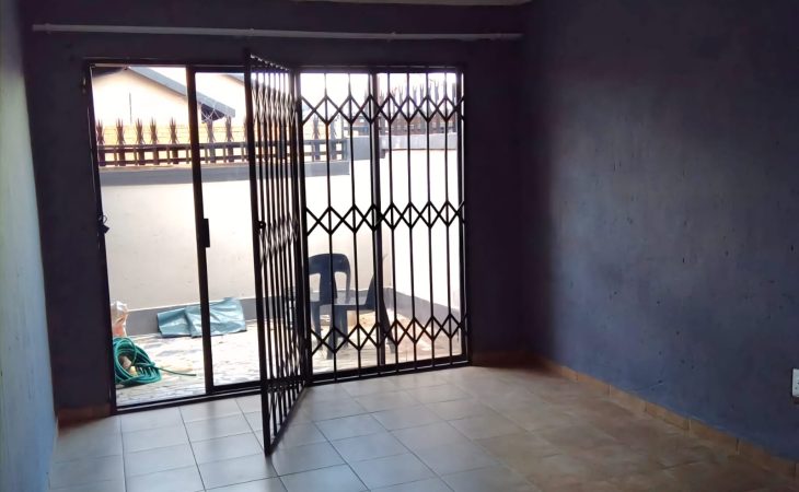 Spacious garage to rent in Protea Glen Ext 2