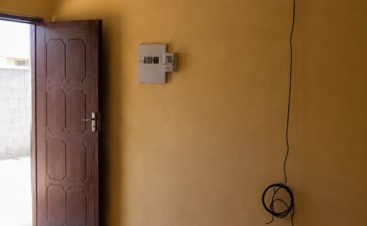 Garage sized room to rent in Dobsonville Ext 3, Soweto for R2,000 per month. Water included, prepaid electricity, clean and quiet yard.