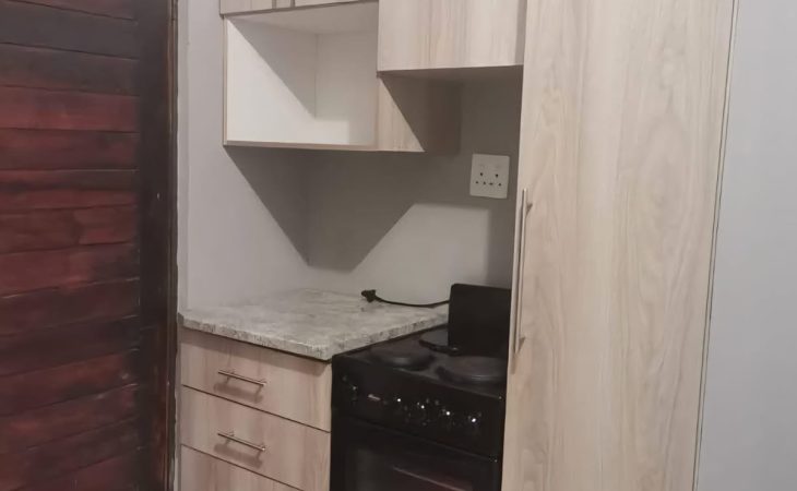 This neat 1-bedroom cottage / apartment to rent in Protea Glen Ext 16 is perfect for a small family looking for convenience and comfort.