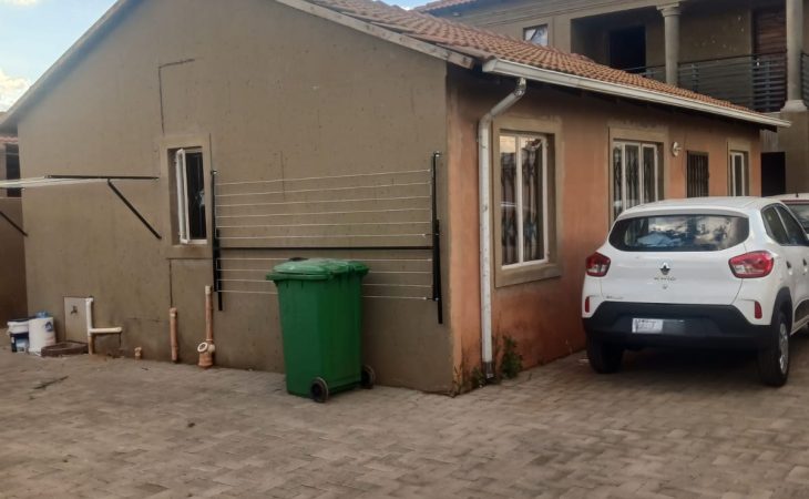 This lovely house to rent in Protea Glen Ext 28 is a great place for a family seeking comfort and space at an affordable price.