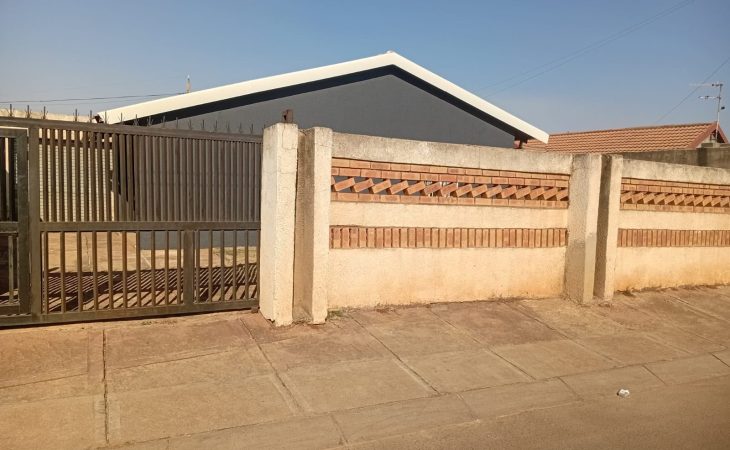 This beautiful house to rent in Protea Glen Ext 2 is perfectly located and offers great convenience near essential amenities.