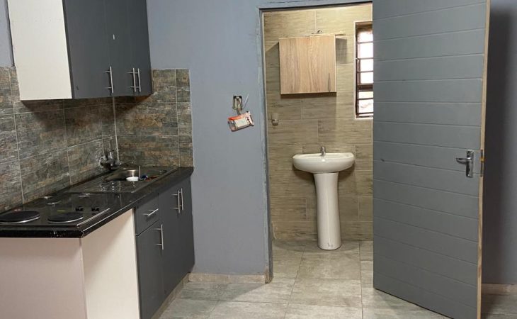 These beautiful newly built rooms to rent in Protea Glen Ext 39 offer comfort and peace of mind in this secure neighborhood of Protea Glen.