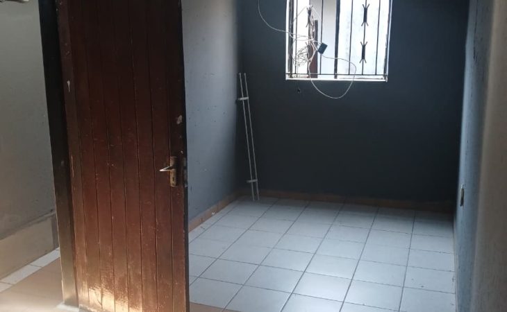 This standard room to rent in Protea Glen Ext 2 is the ideal place for those seeking comfort, privacy and convenience at an affordable price.